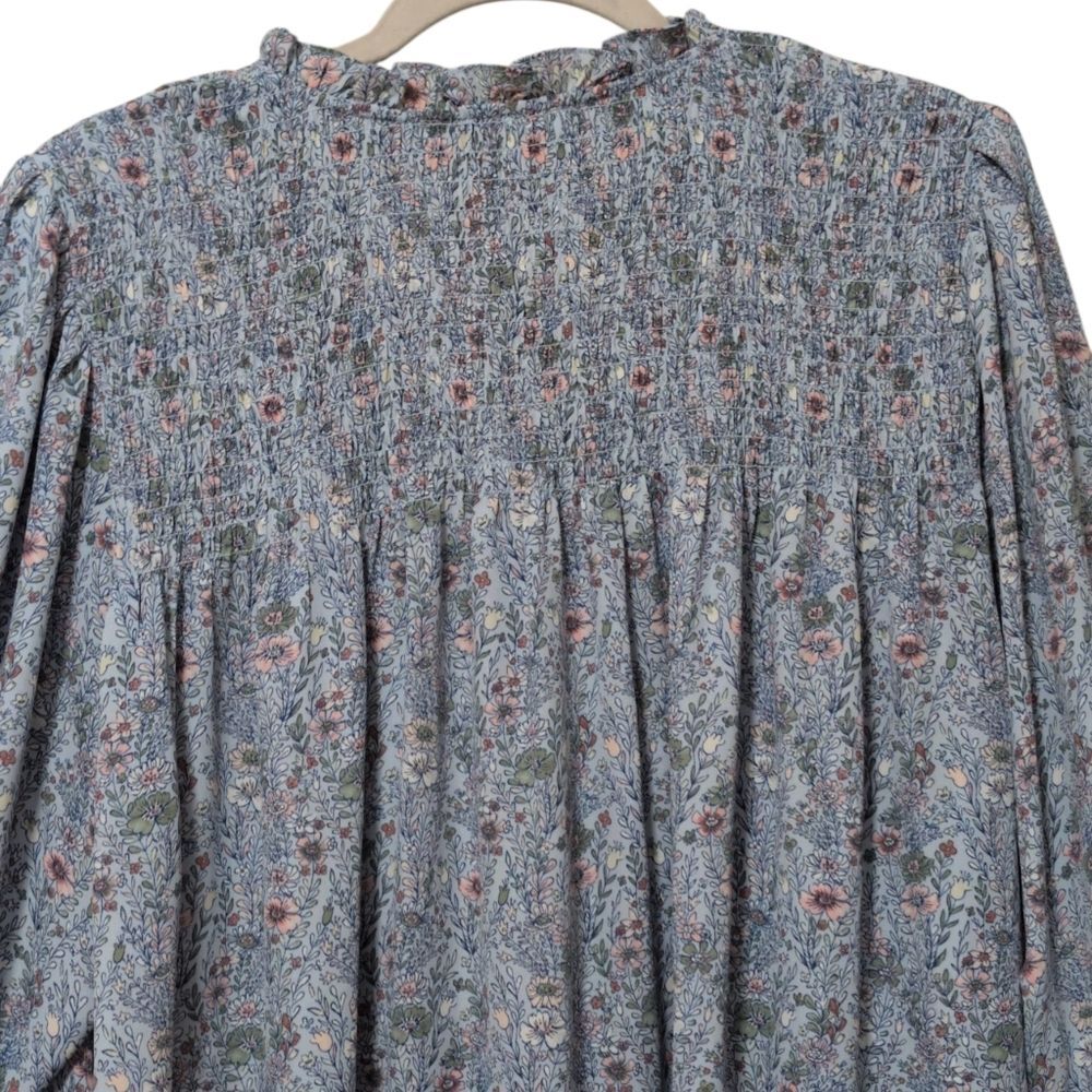 Rose + Olive blue floral blouse 3/4 balloon sleeves, v-neckline smocking size 2X - Picture 3 of 8